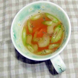 セロリの茎とトマトのスープ